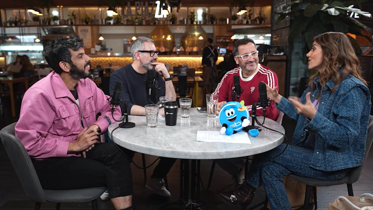 Marcelo 'Coronel' Valverde y Héctor Romero conversando en el podcast Mari con Edu.