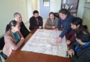 Equipo técnico revisando planos del Hospital Provincial Marga Marga.