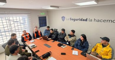 Autoridades y equipos de emergencia durante la cuarta sesión del COGRID en Algarrobo.