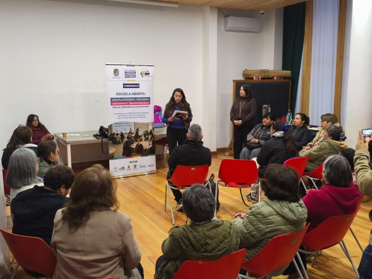 Exposición de los proyectos desarrollados por los dirigentes comunitarios durante la jornada de cierre.