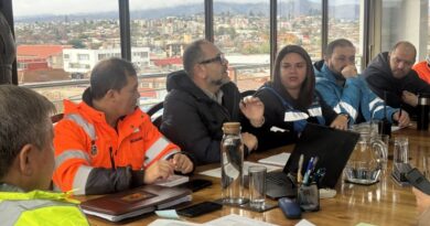 Autoridades municipales de Villa Alemana reunidas para coordinar labores de emergencia tras el sistema frontal.