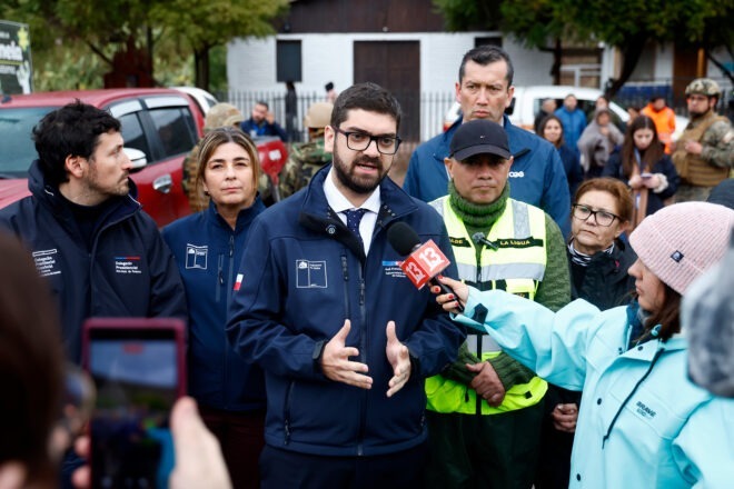 El subsecretario José Francisco Lagos entrega declaraciones a los medios de comunicación sobre el estado de la emergencia.