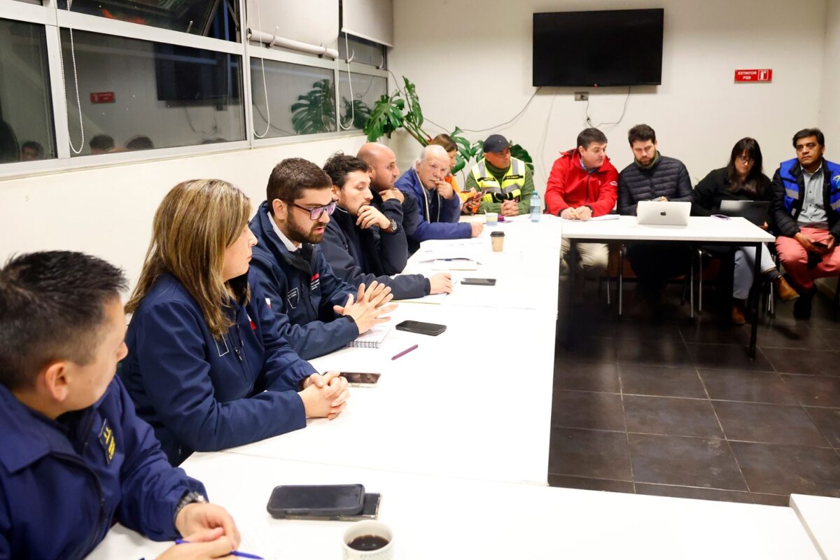 Autoridades regionales y comunales participan en el COGRID Provincial para coordinar la respuesta ante el sistema frontal.