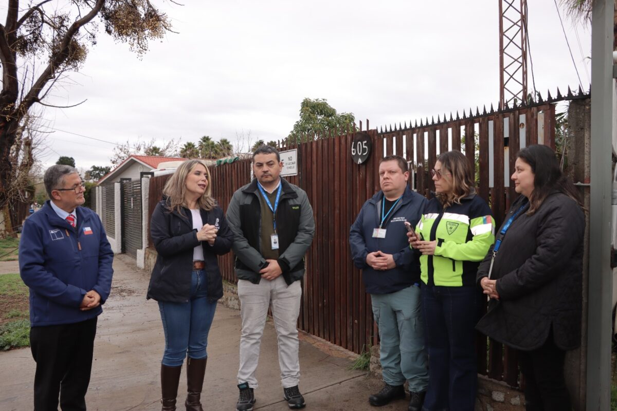 Autoridades recorren las instalaciones y el entorno de los centros de salud en Quilpué.