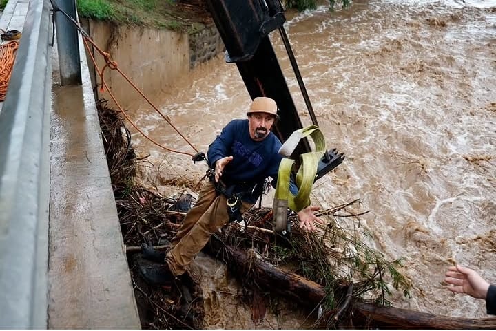 Labores de emergencia y despeje en cauces afectados por las lluvias.