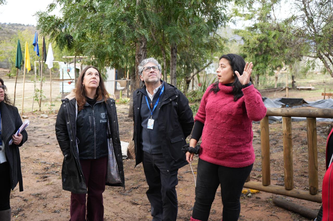 Autoridades del Gobierno Regional y SLEP Marga Marga inspeccionan infraestructura escolar en terreno.
