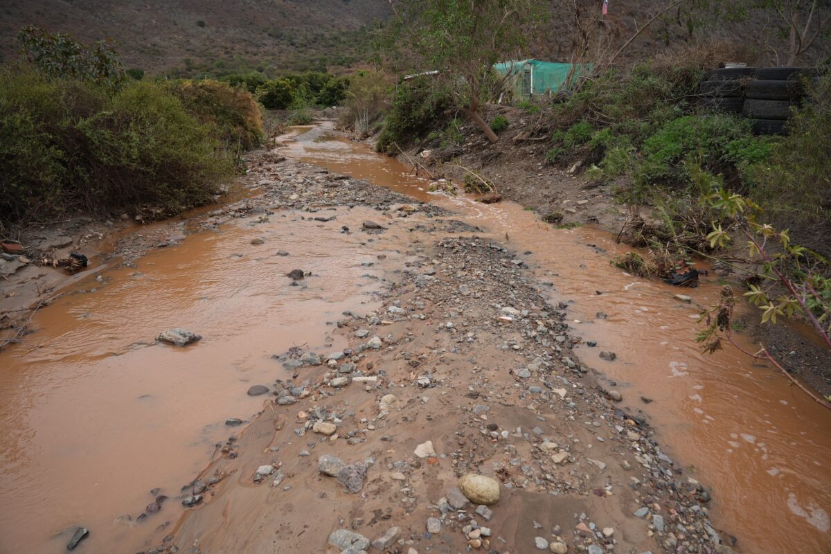 Vista del cauce con sedimentos tras el sistema frontal en la localidad de Peñablanca.