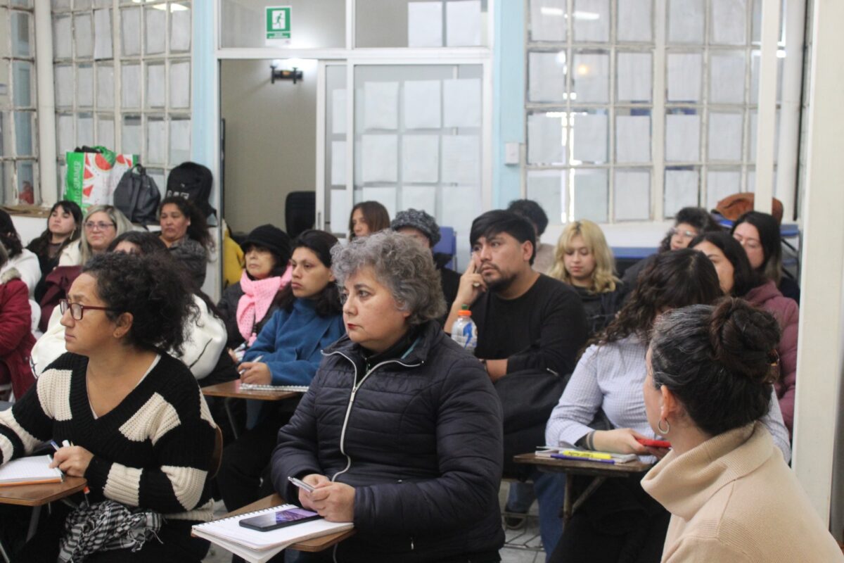 Estudiantes del programa Cuidados y Empleo durante una sesión formativa en Quillota.