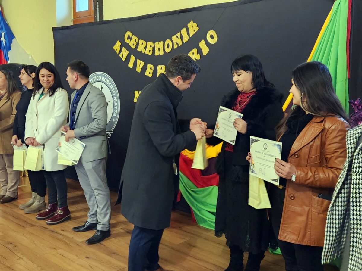 Ceremonia de reconocimiento a docentes y asistentes de la educación.
