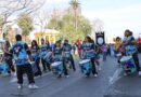 Estudiantes del Colegio Roberto Matta participando en un pasacalle por el centro de Quillota.