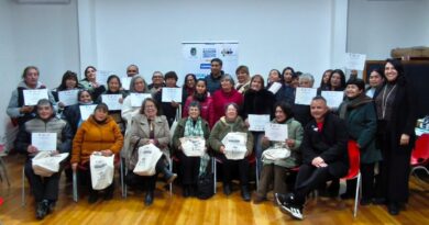 Dirigentes sociales de la Región de Valparaíso tras finalizar su capacitación en Escuela Abierta.