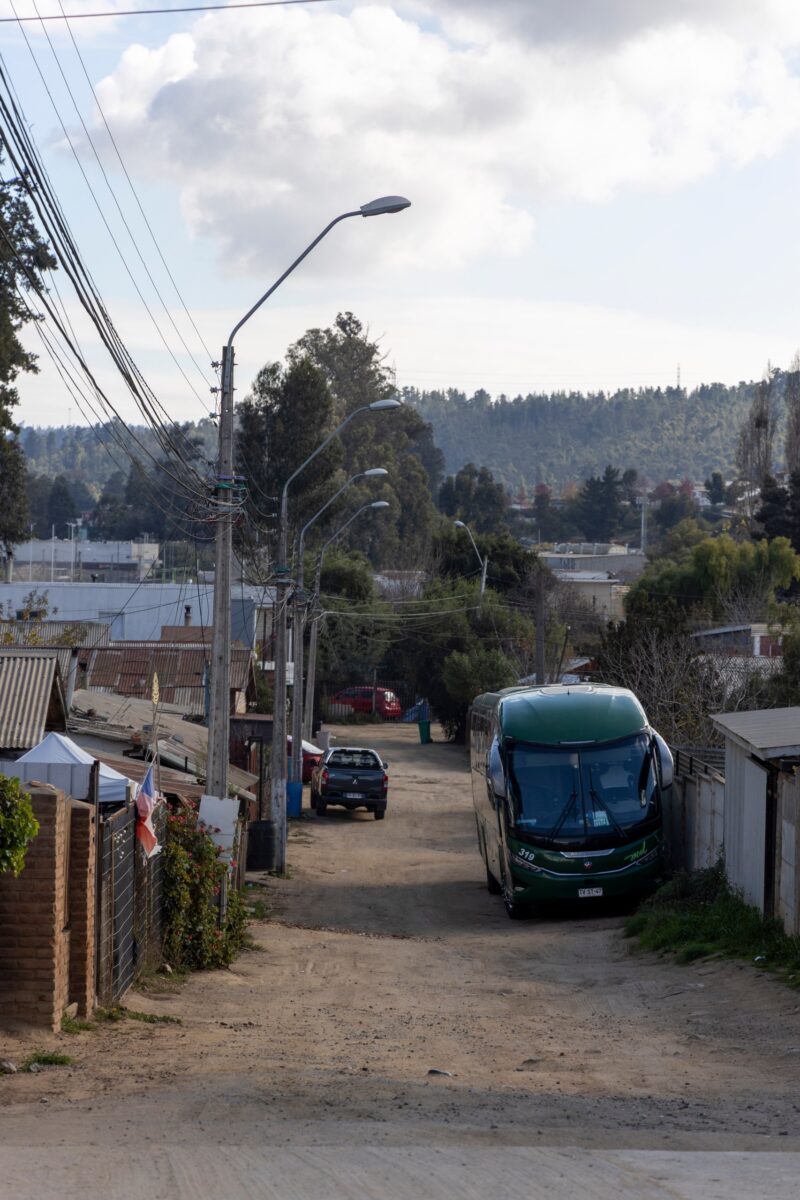 Vista de la calle de Avenida Sexta Sur en Placilla de Peñuelas, donde se proyectan las obras de alcantarillado y agua potable.