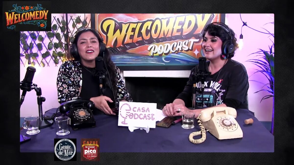 Ángela Díaz Navarrete y Kata Meza durante la grabación del podcast Welcomedy.