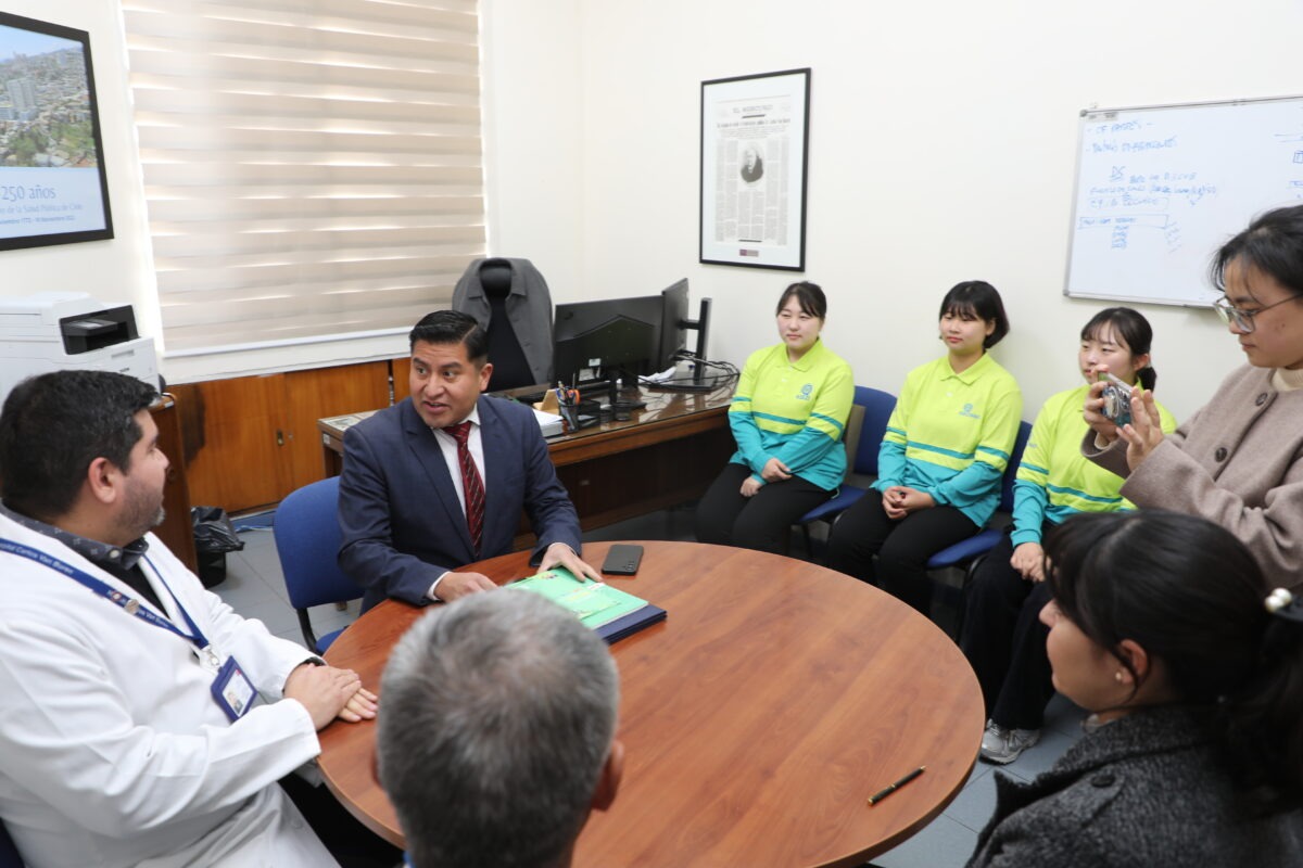 Reunión de trabajo entre autoridades del hospital y representantes de ASEZ WAO.