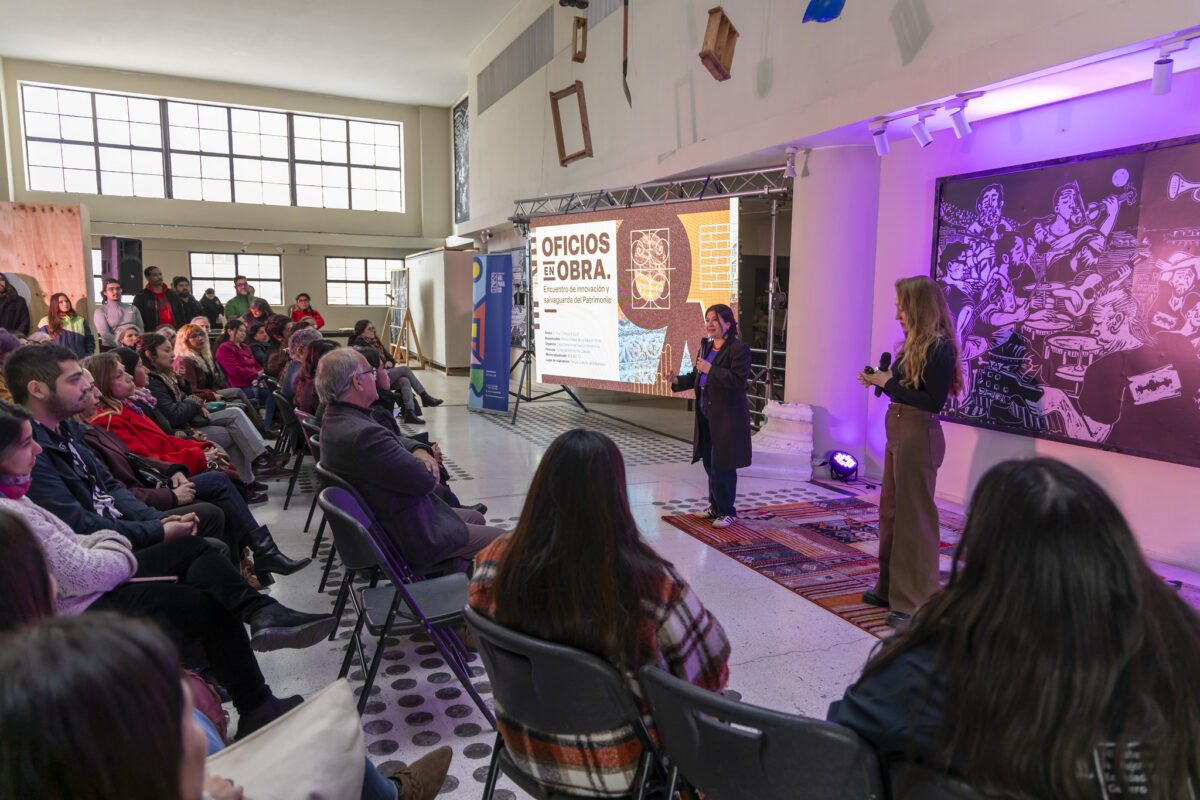 Presentación de la iniciativa Oficios en Obra ante la comunidad.