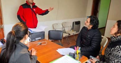 Equipo de Transforma Gestión Hídrica reunido con representantes de la Asociación de Canalistas de Hijuelas.