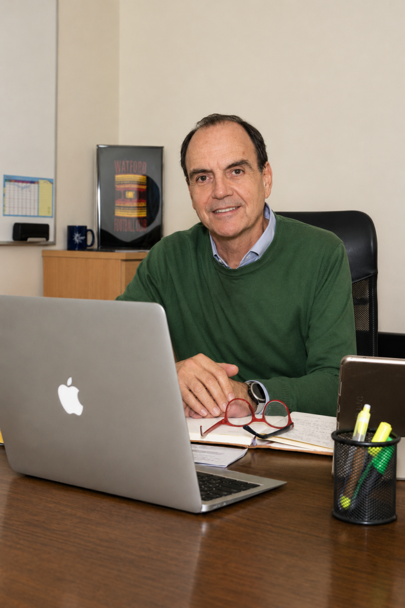 Cristián Monckeberg, decano de la Facultad de Ciencias Sociales y Humanidades de la Universidad del Alba.