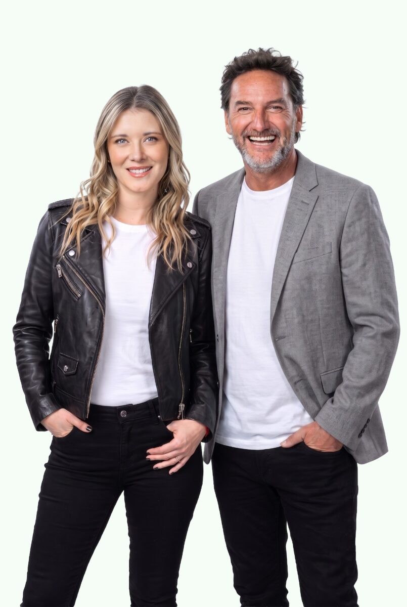 Daniel Fuenzalida y Carla Jara, conductores del evento.