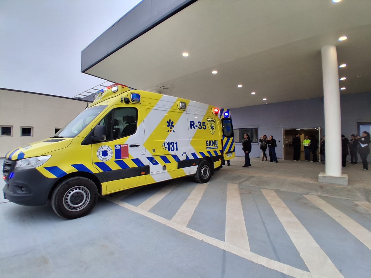 Ambulancia del SAMU en las nuevas instalaciones del Hospital Marga Marga.
