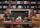 Karen Doggenweiler y María Luisa Godoy conversando en el set de Mamá por siempre.