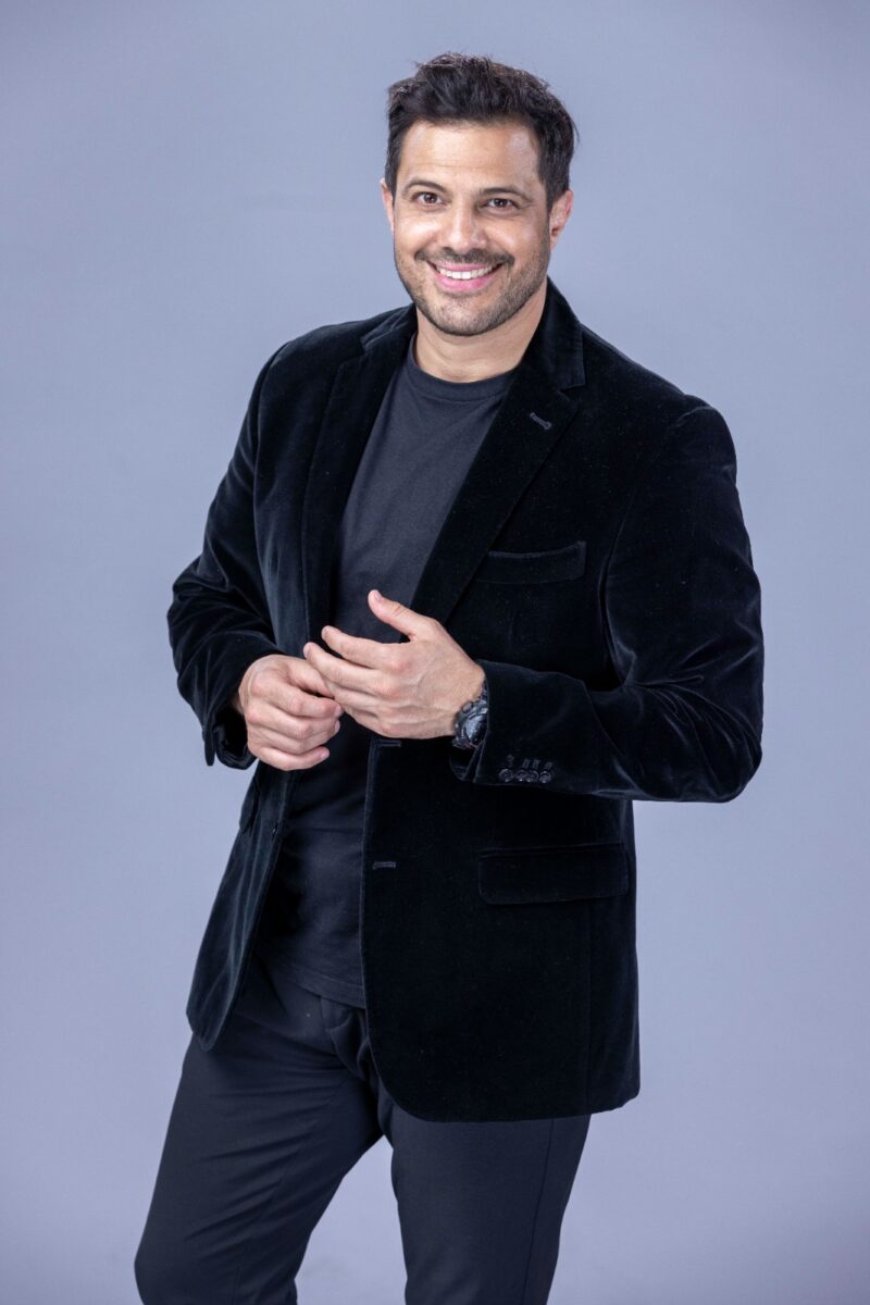 Simón Oliveros, periodista a cargo del backstage.