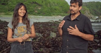Carola Bezamat y Octavio Silva explorando la biodiversidad costera en Tesoros Naturales.