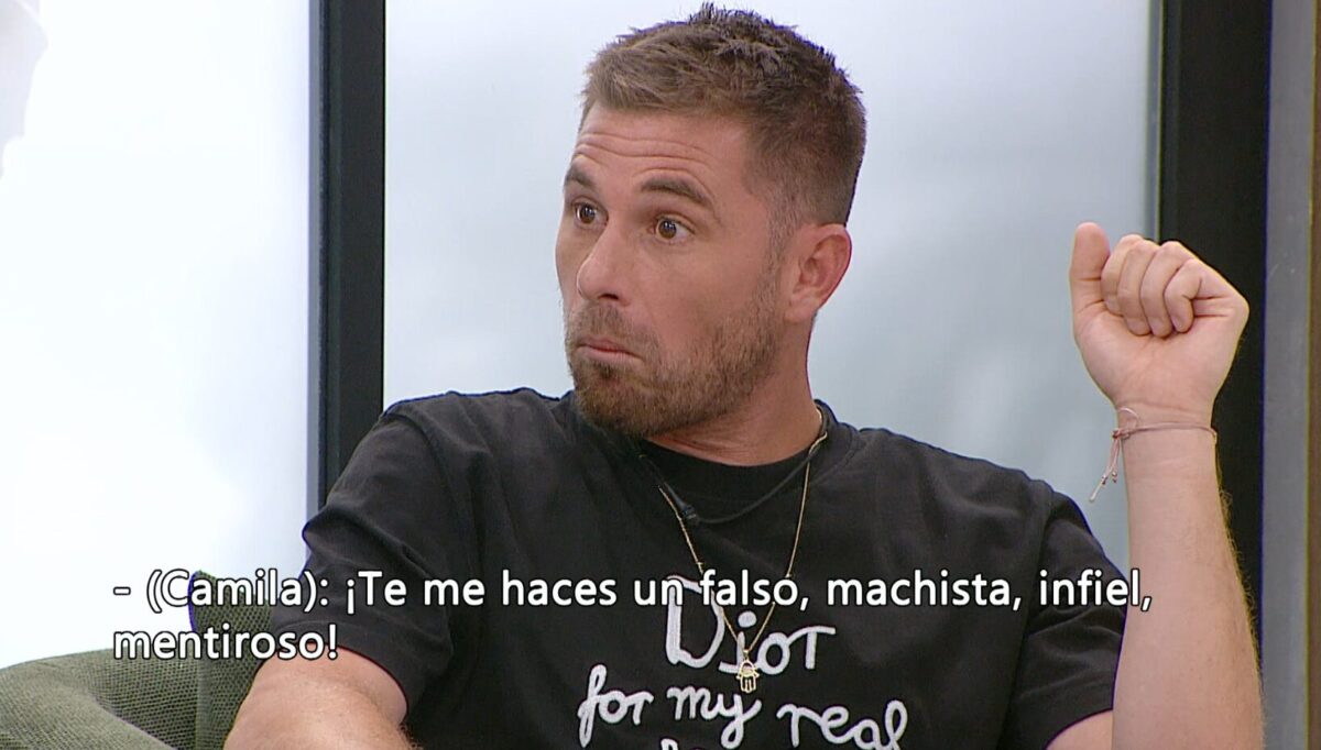 Tom Brusse durante una tensa discusión en el reality.