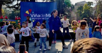 Niños y niñas participando en actividades recreativas en el parque Quinta Vergara.