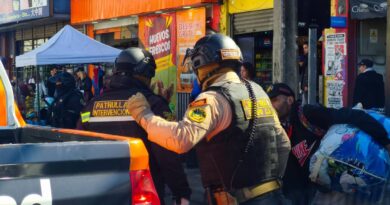 Personal de Seguridad Pública de Viña del Mar durante el operativo de fiscalización en el centro de la ciudad.