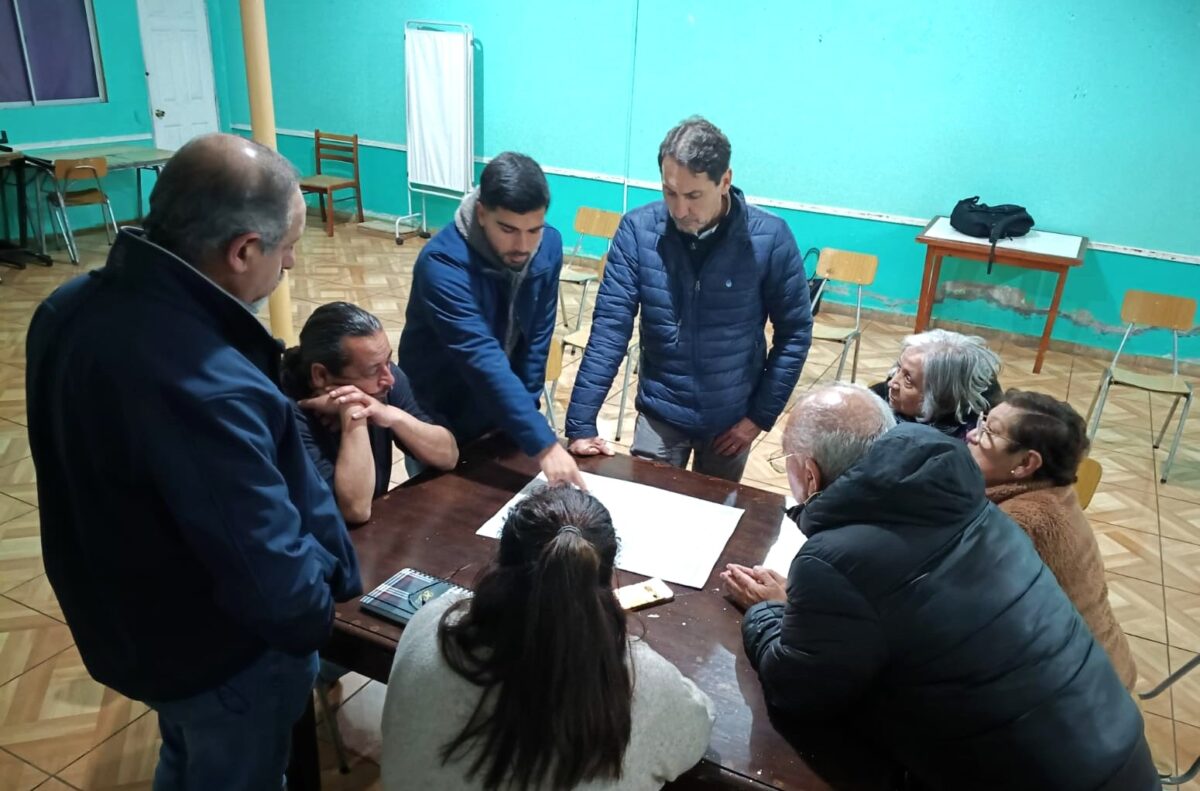 Reunión de socialización del proyecto de Esval con vecinos de Valparaíso.