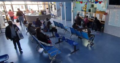 Sala de espera del Centro de Salud Miguel Concha en Quillota.