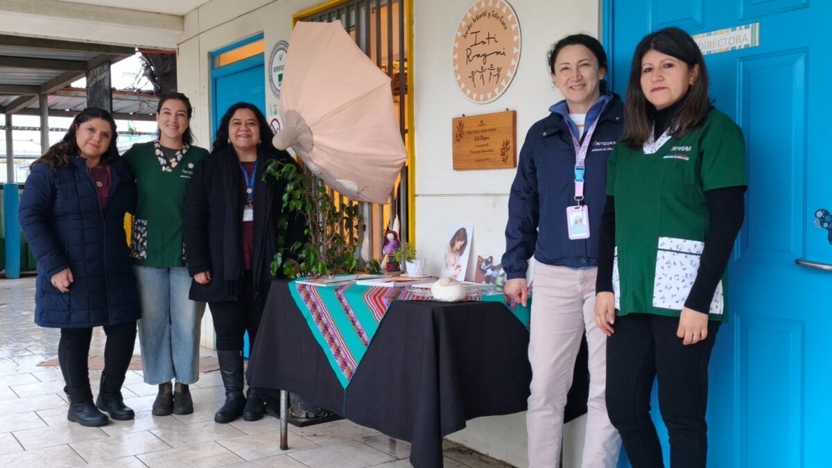 Equipo educativo del jardín infantil Inti Raymi promoviendo la lactancia materna.