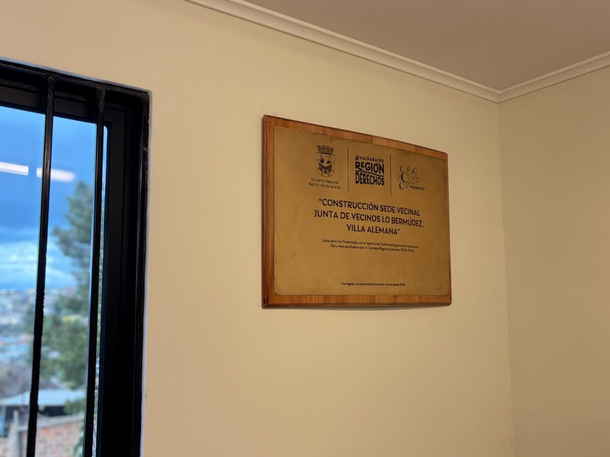 Placa conmemorativa de la construcción de la sede vecinal Lo Bermúdez en Villa Alemana.