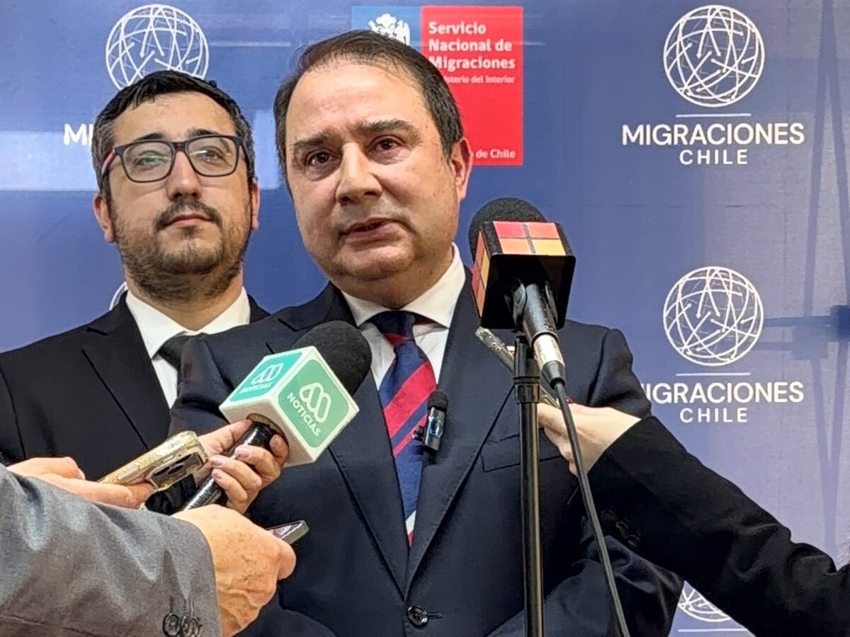 El director del Servicio Nacional de Migraciones, Frank Sauerbaum, durante el anuncio de la nueva herramienta de habilitación laboral.