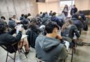 Estudiantes participando en una jornada académica de química.