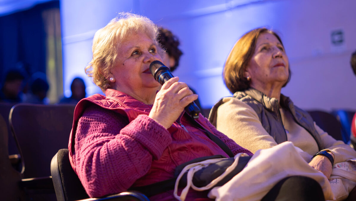 Asistentes participando durante una de las jornadas del festival.