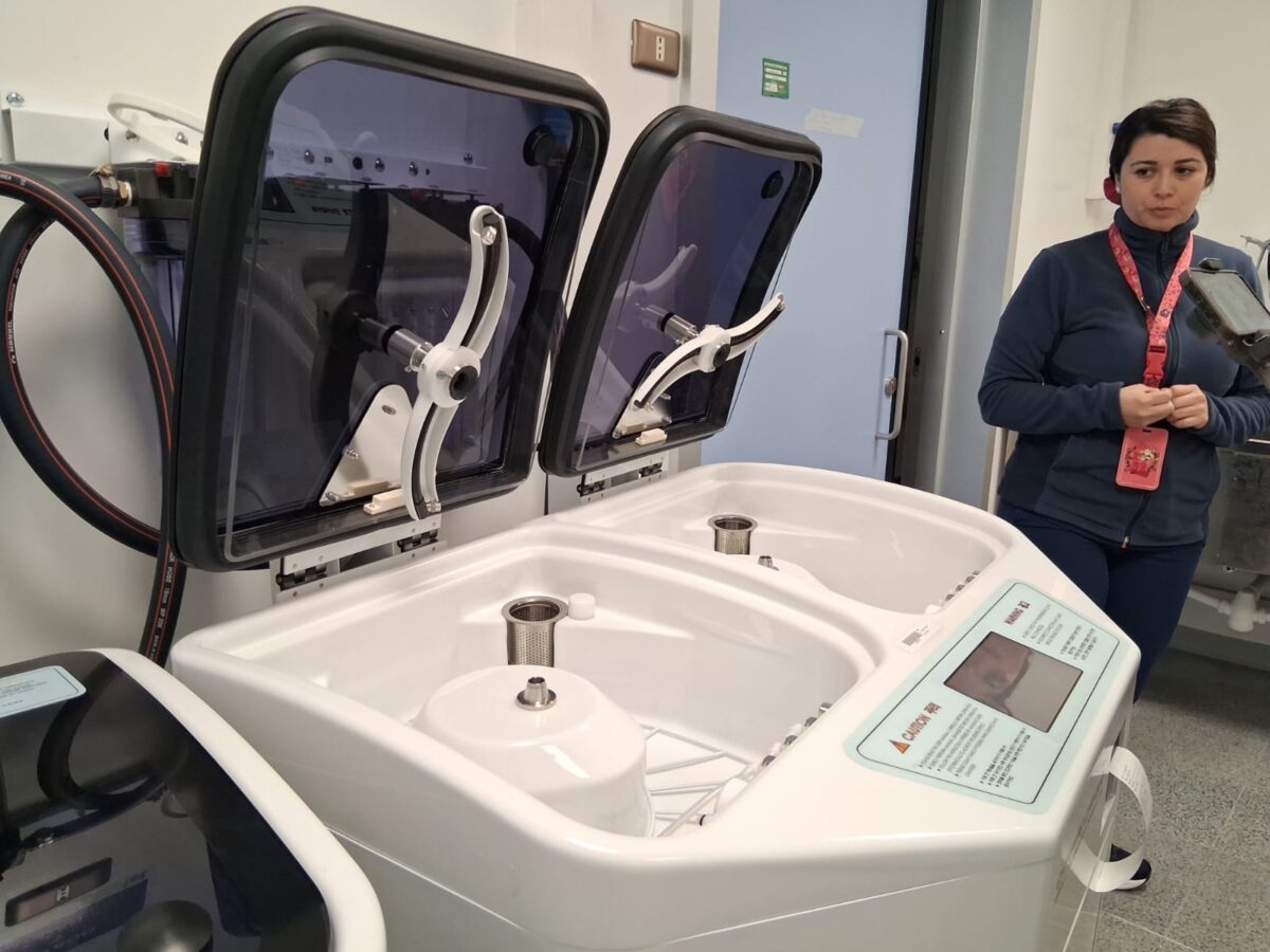 Lavadoras ultrasónicas y equipamiento tecnológico en la nueva unidad hospitalaria.